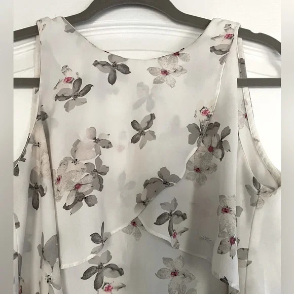 Philosophy Floral Sleeveless Top - Picture 4 of 5